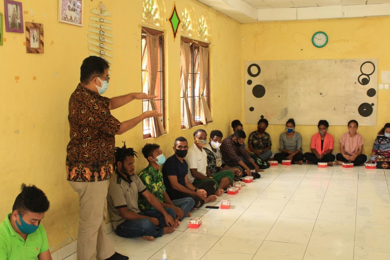 para-para-papua1.jpg