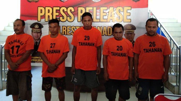 para-pelaku-saat-berada-di-mapolresta-manado.jpg
