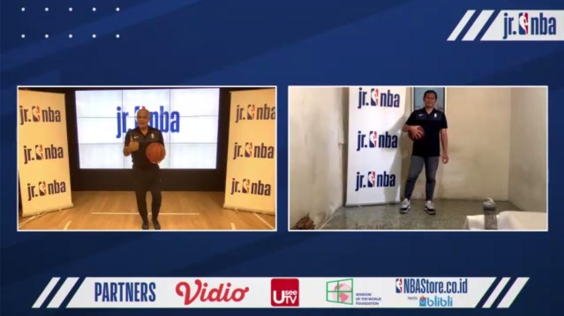 para-pelatih-jr-nba-memberikan-pelatihan.jpg