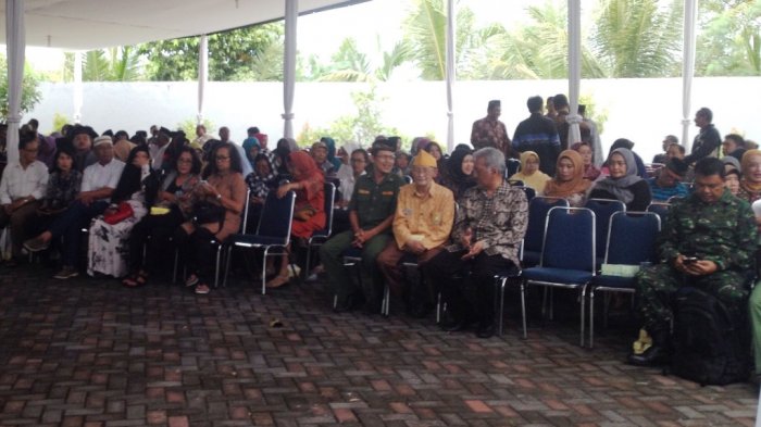 para-pelayat-tampak-berada-di-rumah-duka-almarhum-probosutedjo_20180326_190336.jpg