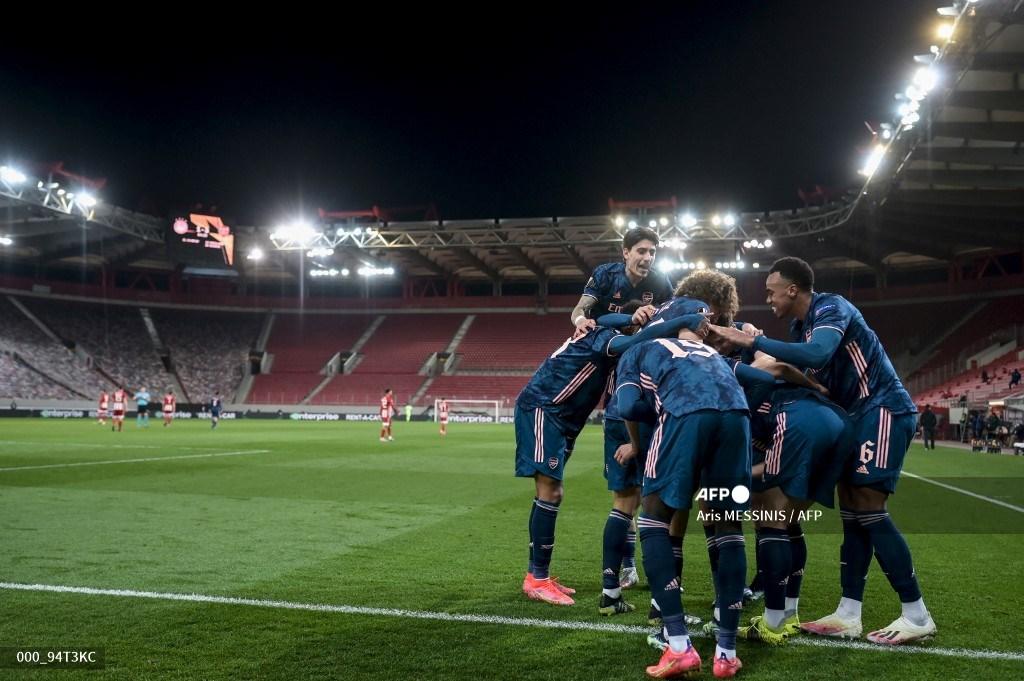 para-pemain-arsenal-merayakannya-setelah-mencetak-gol.jpg