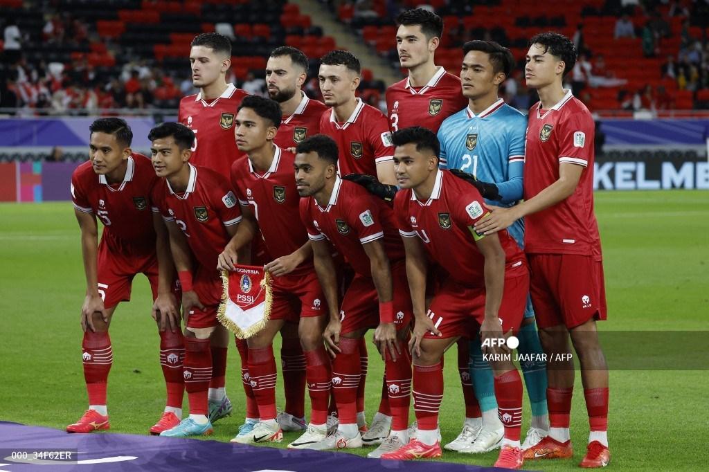 para-pemain-indonesia-berfoto-bersama-sebelum-kick-off-melawan-irak.jpg