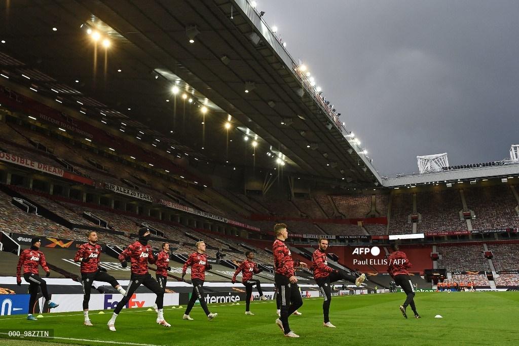para-pemain-manchester-united-melakukan-pemanasan-jelang-semifinal-liga-eropa-uef.jpg