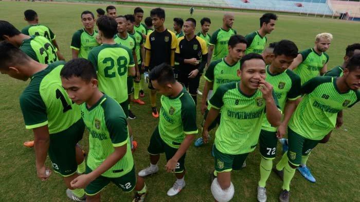 para-pemain-persebaya-berlatih-di-stadion-gelora-delta-sidoarjo.jpg