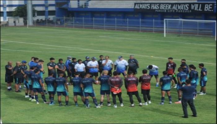 para-pemain-persib-bandung-menjalani-latihan-perdana-yang-dipimpin-robert-alberts.jpg