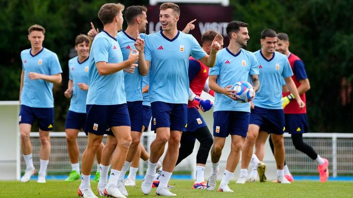 para-pemain-spanyol-saat-menjalani-sesi-latihan.jpg
