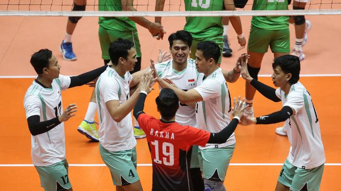 para-pemain-timnas-voli-putra-indonesia-melakukan-selebrasi-saat.jpg