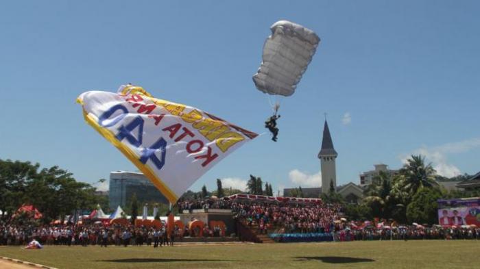 para-penerjun-dari-tni-au_20150907_200912.jpg