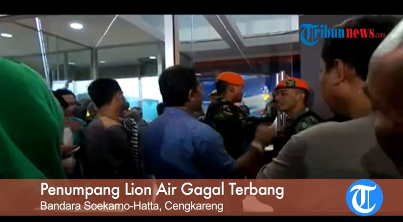 para-penumpang-lion-air-akhirnya-mendapat-ganti-rugi_20150221_074115.jpg