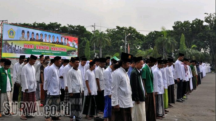 para-peserta-upacara-peringatan-hari-santri-nasional_20171116_170028.jpg
