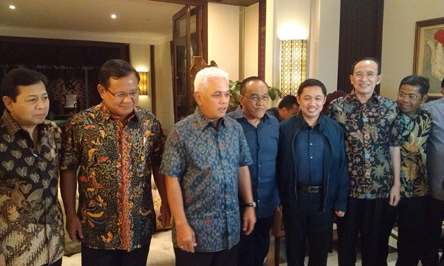 para-pimpinan-koalisi-merah-putih-kmp-di-hata-rajasa_20141115_012534.jpg