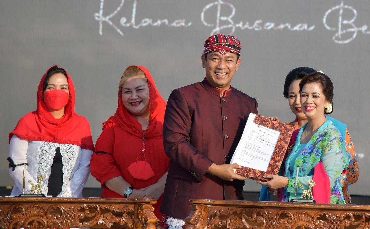parade-kebaya-bertema-kelana-busana-berbudaya.jpg
