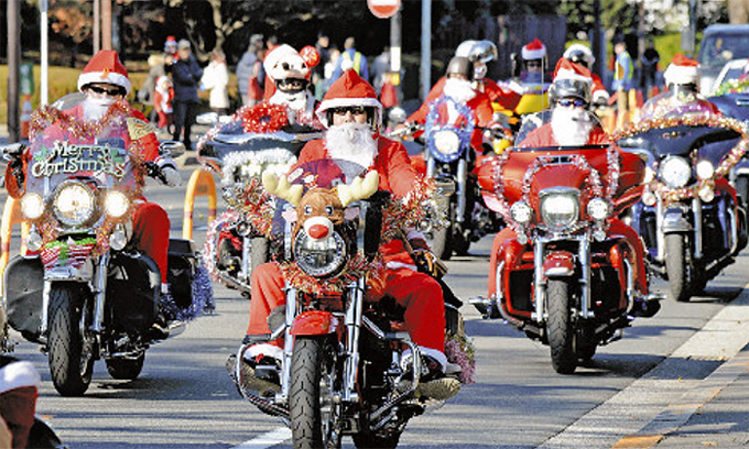 parade-santa-klaus-motor-gede-di-tokyo_20141224_102140.jpg