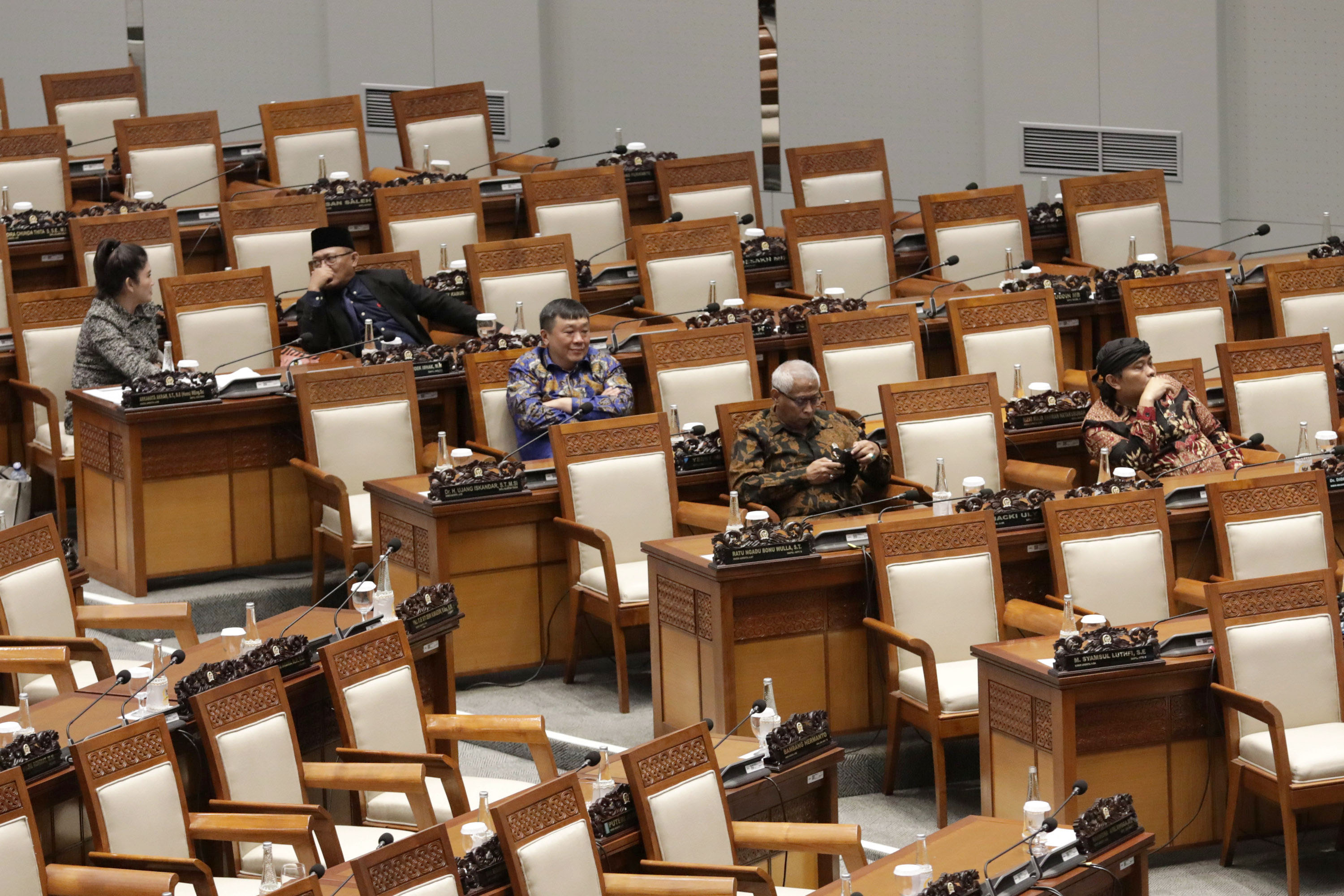 paripurna-dpr-setujui-agus-subiyanto-jadi-panglima-tni_20231121_133606.jpg