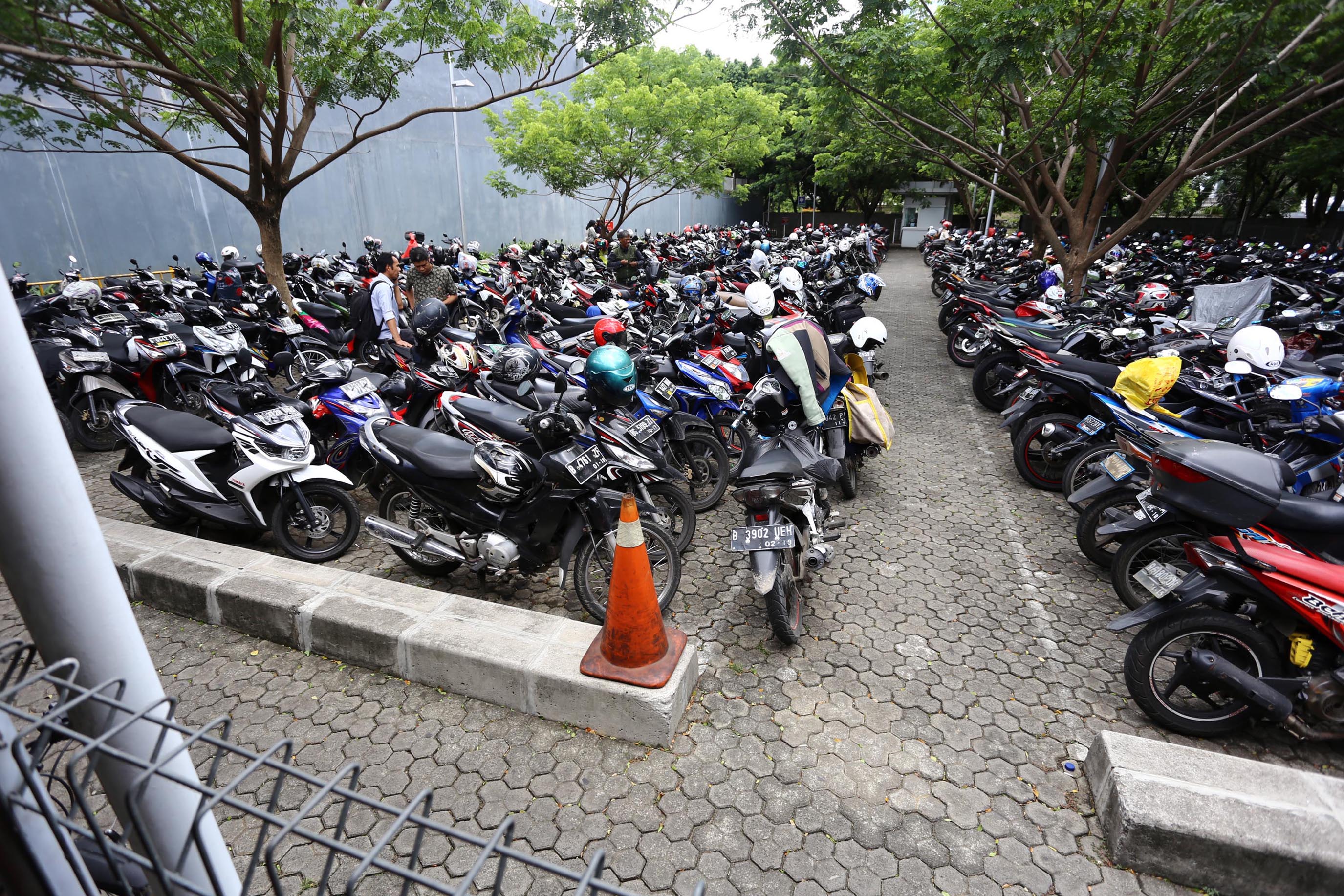 parkir-motor-belum-ada-peningkatan_20141218_105533.jpg