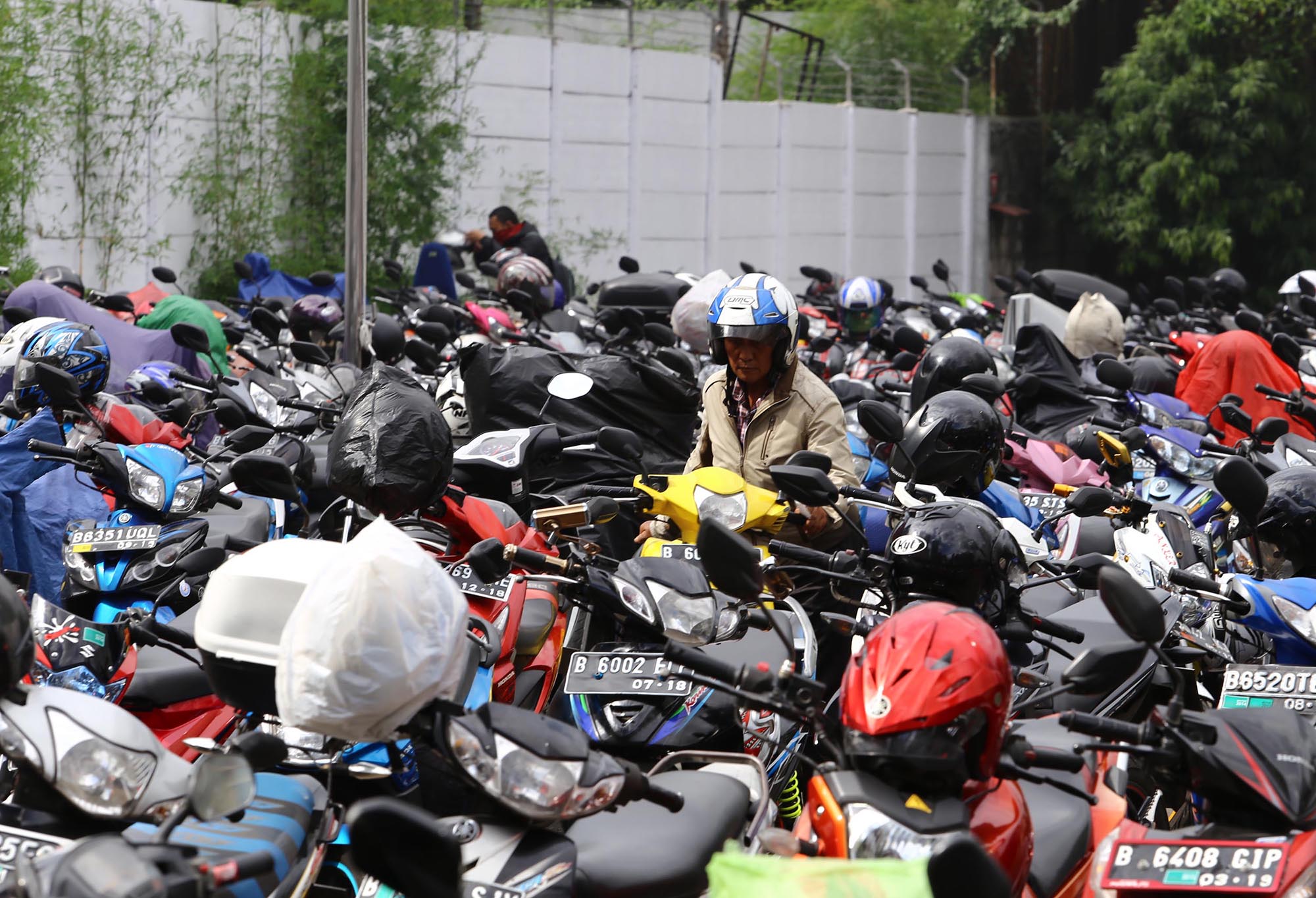 parkiran-motor-di-jalan-thamrin-terancam-tutup_20141204_164423.jpg