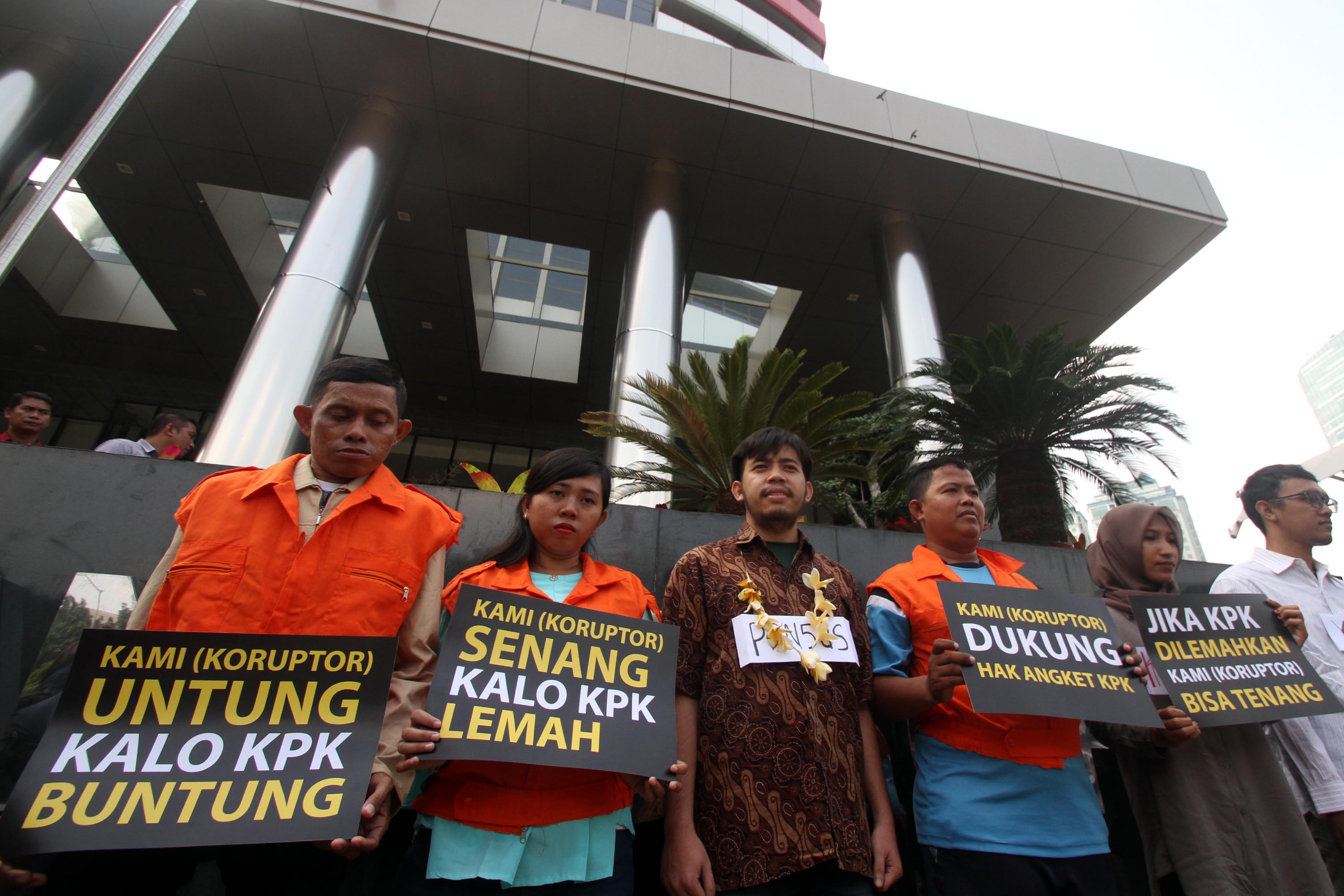 parodi-pertemuan-pansus-hak-angket-kpk-dengan-narapidana_20170709_221709.jpg