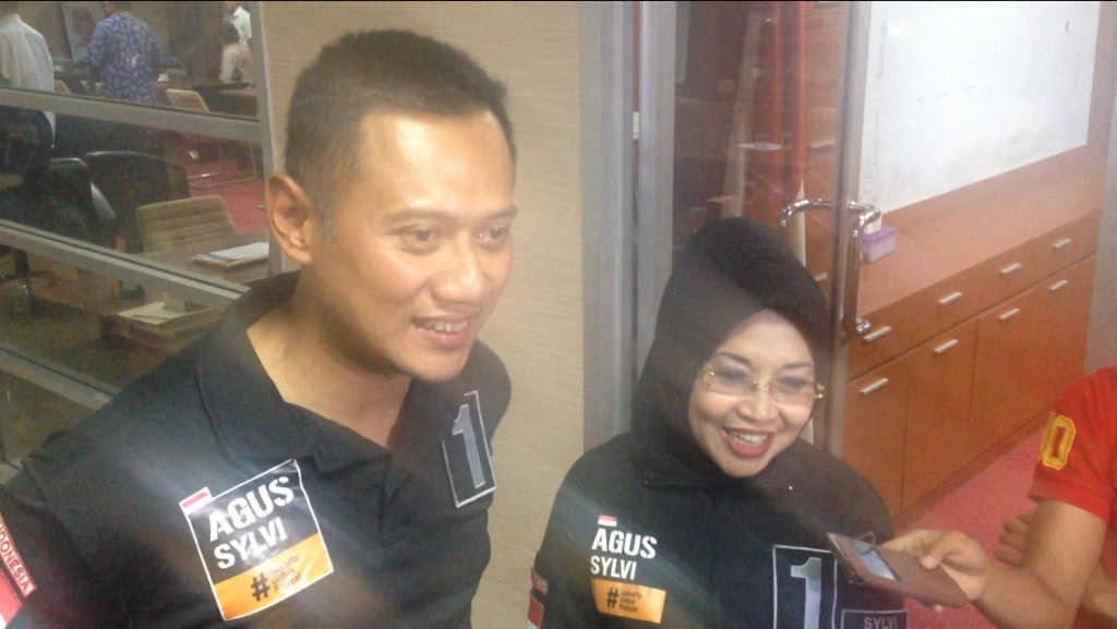 pasangan-cagub-dan-cawagub-jakarta-agus-yudhoyono-dan-sylviana-murni_20161221_155139.jpg