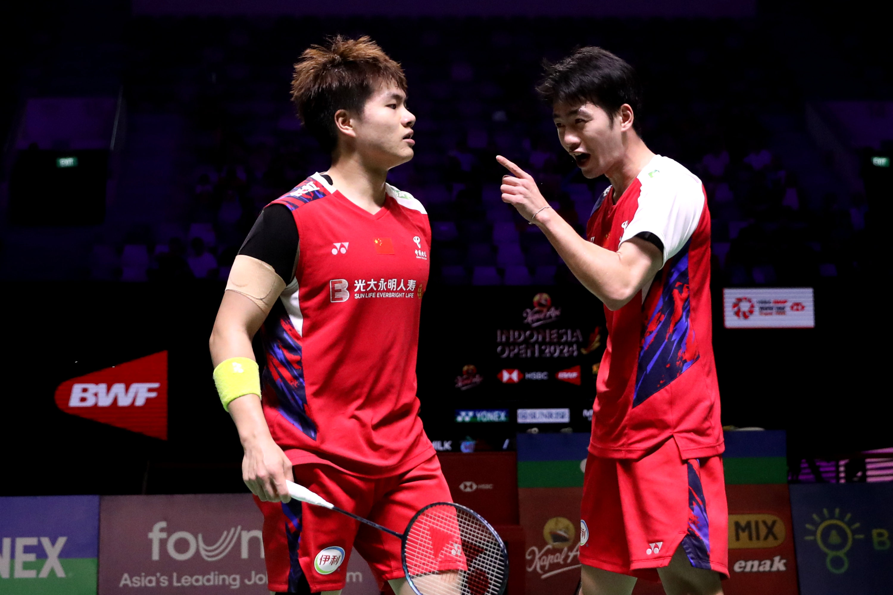 pasangan-liang-wei-keng-dan-wang-chang-juara-ganda-putra-indonesia-open-2024_20240609_212418.jpg