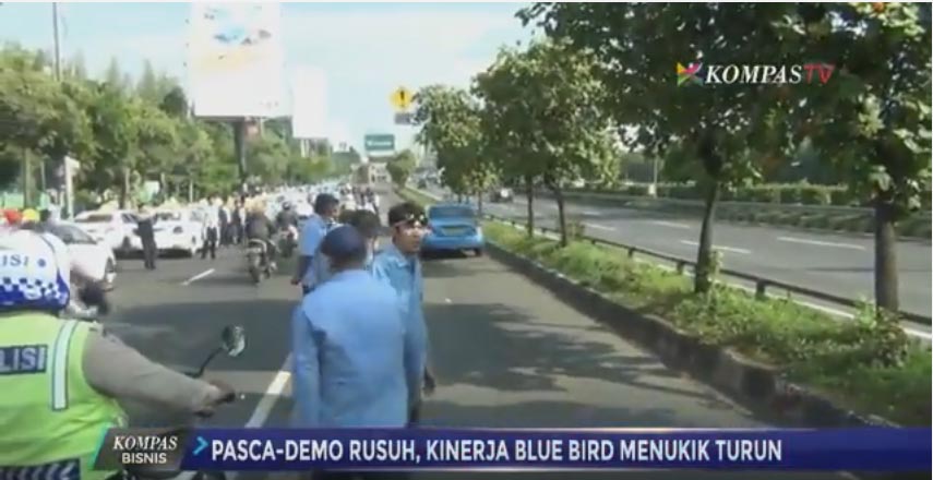 pascademo-rusuh-kinerja-blue-bird-menurun_20161003_181803.jpg