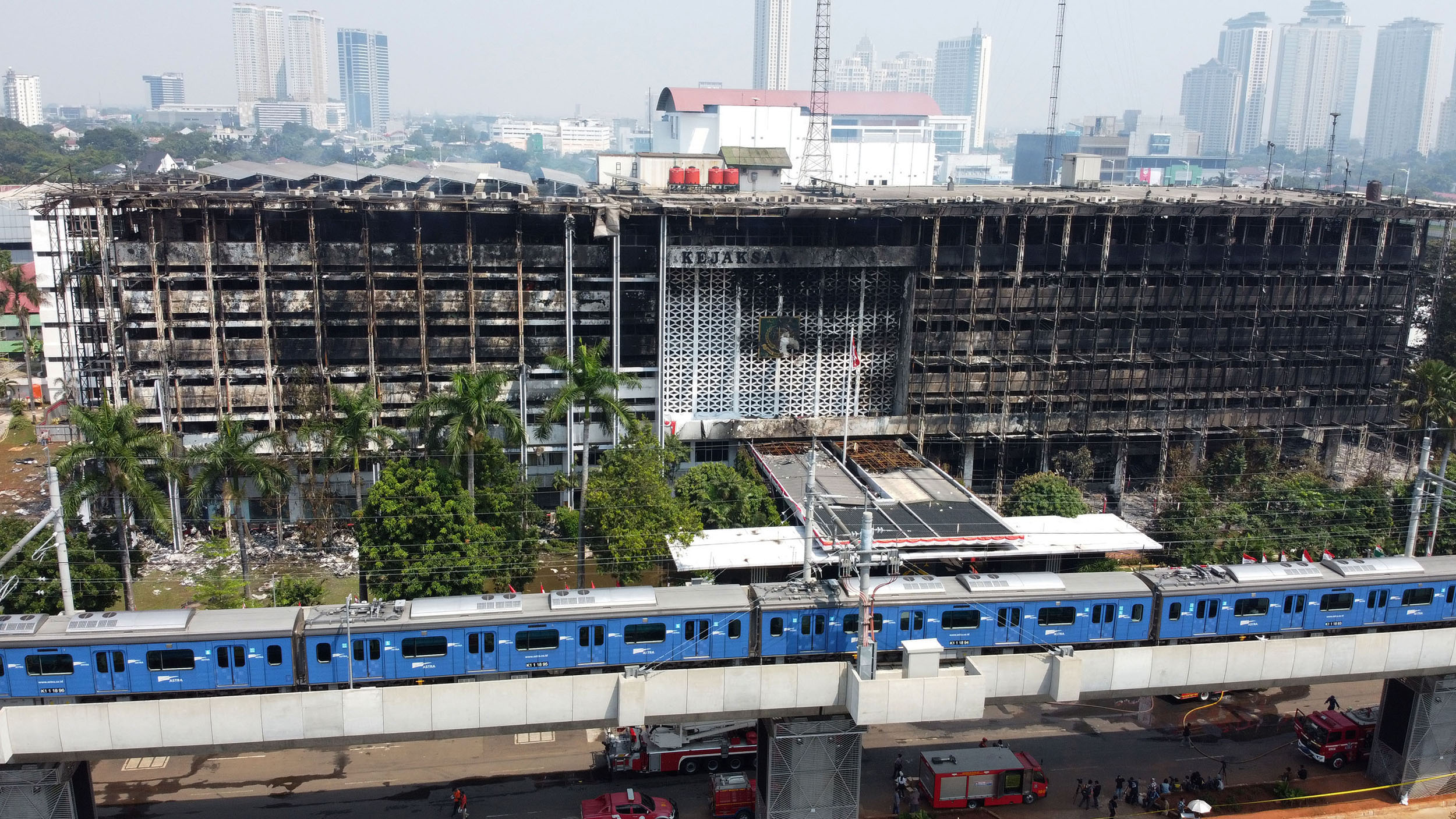 pascakebakaran-gedung-kejaksaan-agung_20200823_162042.jpg
