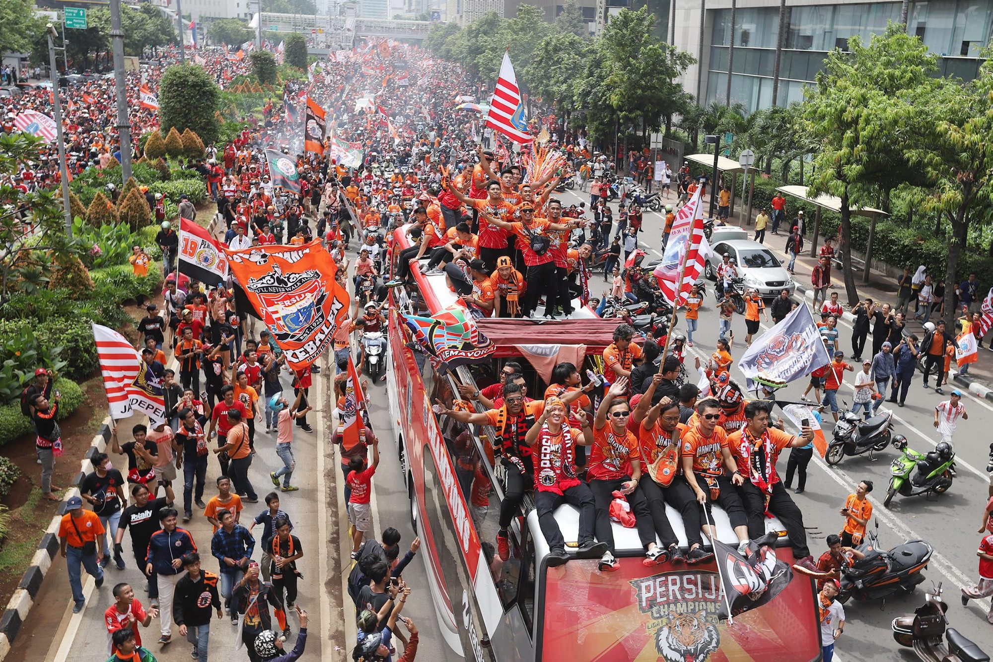 pawai-persija-juara-liga-1_20181215_162232.jpg