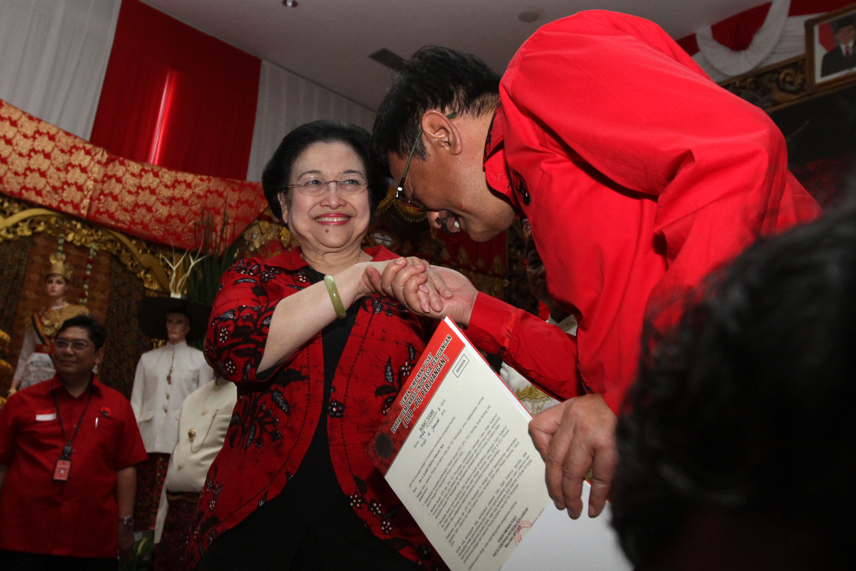 pdi-perjuangan-umumkan-bacagub-untuk-5-provinsi_20180104_194319.jpg