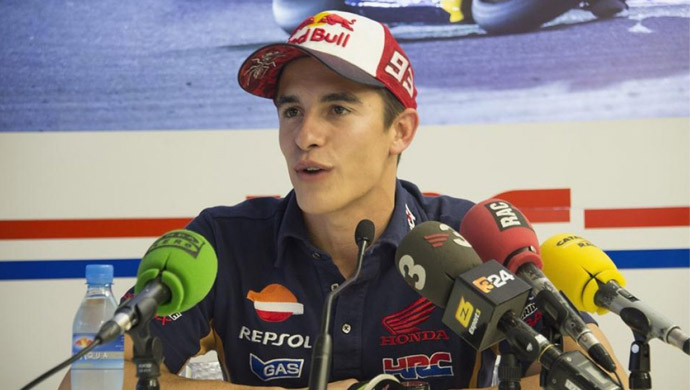 pebalap-repsol-honda-asal-spanyol-marc-marquez-berbicara_20151106_173658.jpg