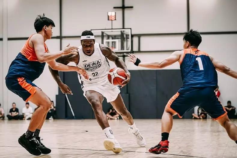 pebasket-dewa-united-banten-lester-prosper.jpg