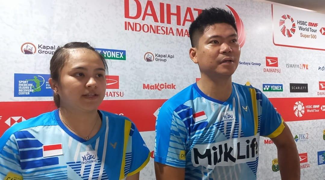 pebulutangkis-ganda-campuran-indonesia-praveenmelati-saat-diwawancarai.jpg