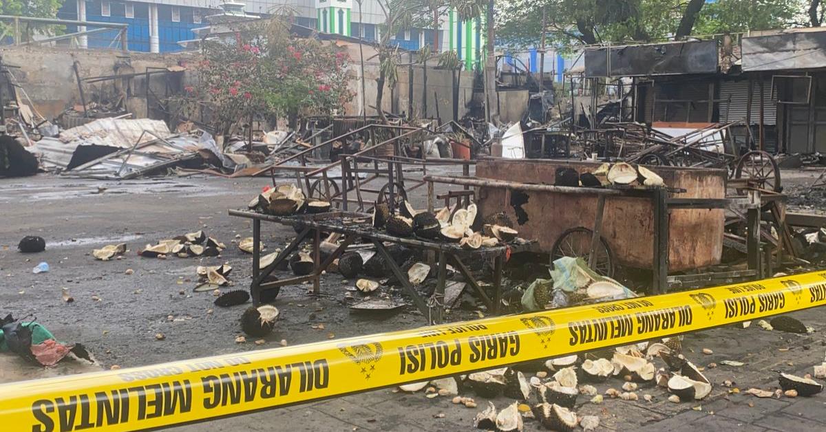 Pedagang di Kalibata Trauma Berat usai Kios Dibakar, Modal Habis, Mengais Besi Rongsok demi Makan