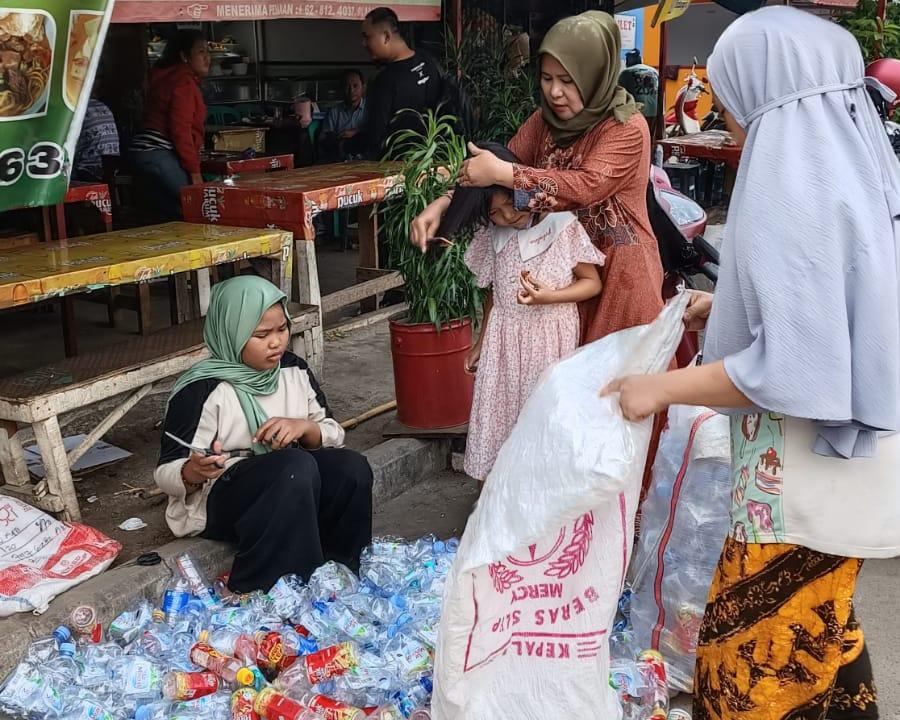pedagang-mengolah-sampah-25.jpg