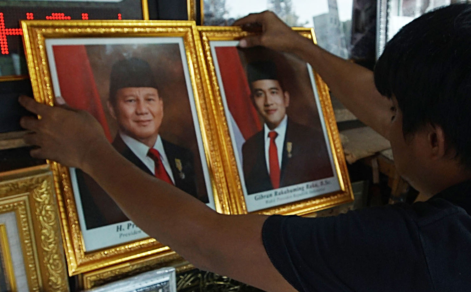 Kritik 3 Guru Besar Setahun Pemerintahan Prabowo-Gibran: Kebijakan Tanpa Riset, Asta Cita Mandek