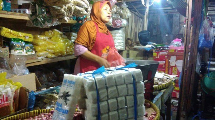 pedagang-sembako-di-gunungkidul_20170725_095545.jpg