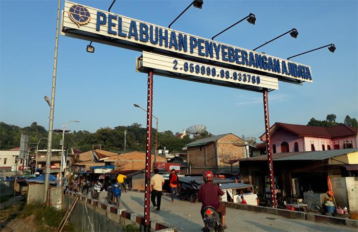 pelabuhan-penyeberangan-ajibata-di-sumatera-utara_1.jpg