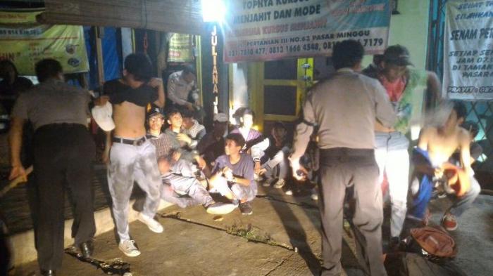 pelajar-diamankan-polisi-karena-mabuk_20160408_171315.jpg