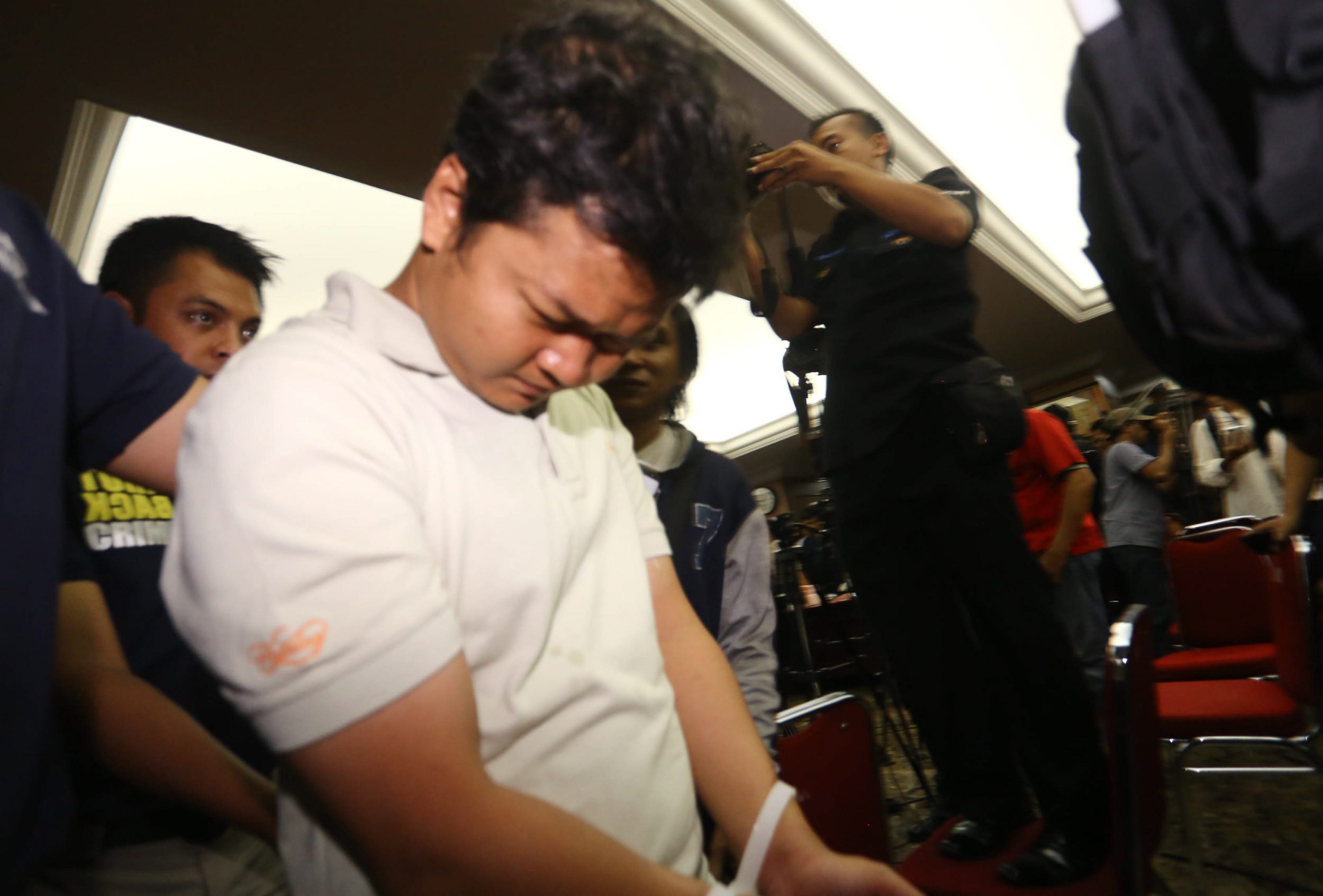 pelaku-bom-alam-sutra-berhasil-ditangkap-densus-88-mabes-polri_20151030_140436.jpg