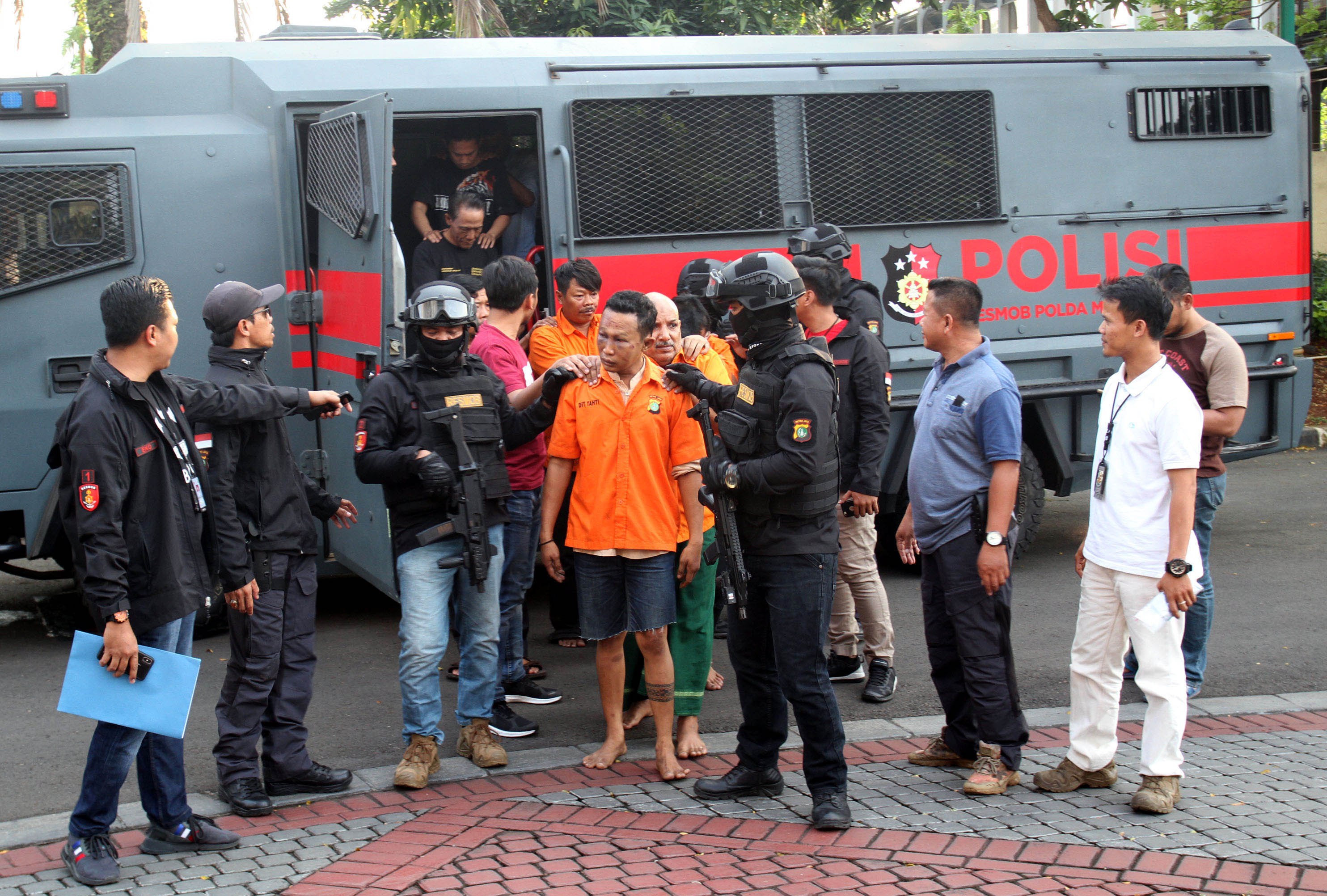 pelaku-kerusuhan-22-mei-dan-barang-bukti-dirilis-polisi_20190523_222232.jpg