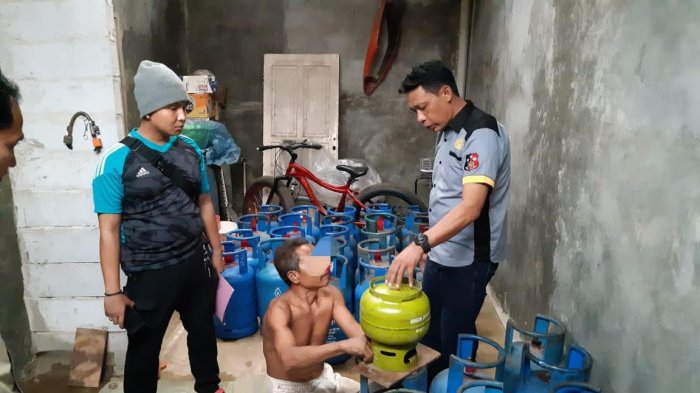 pelaku-pengoplos-gas-3-kilogram_20180713_175123.jpg