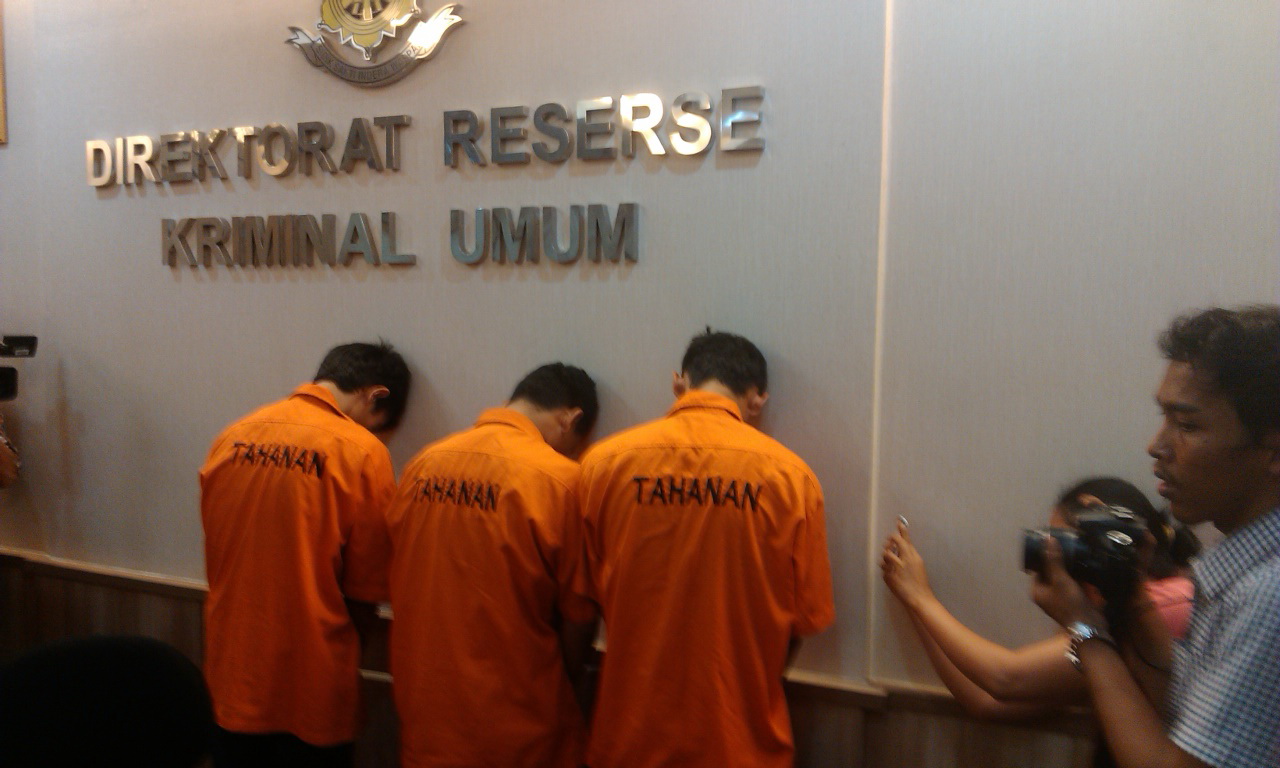 pelaku-perampokan-taksi_20141208_184641.jpg
