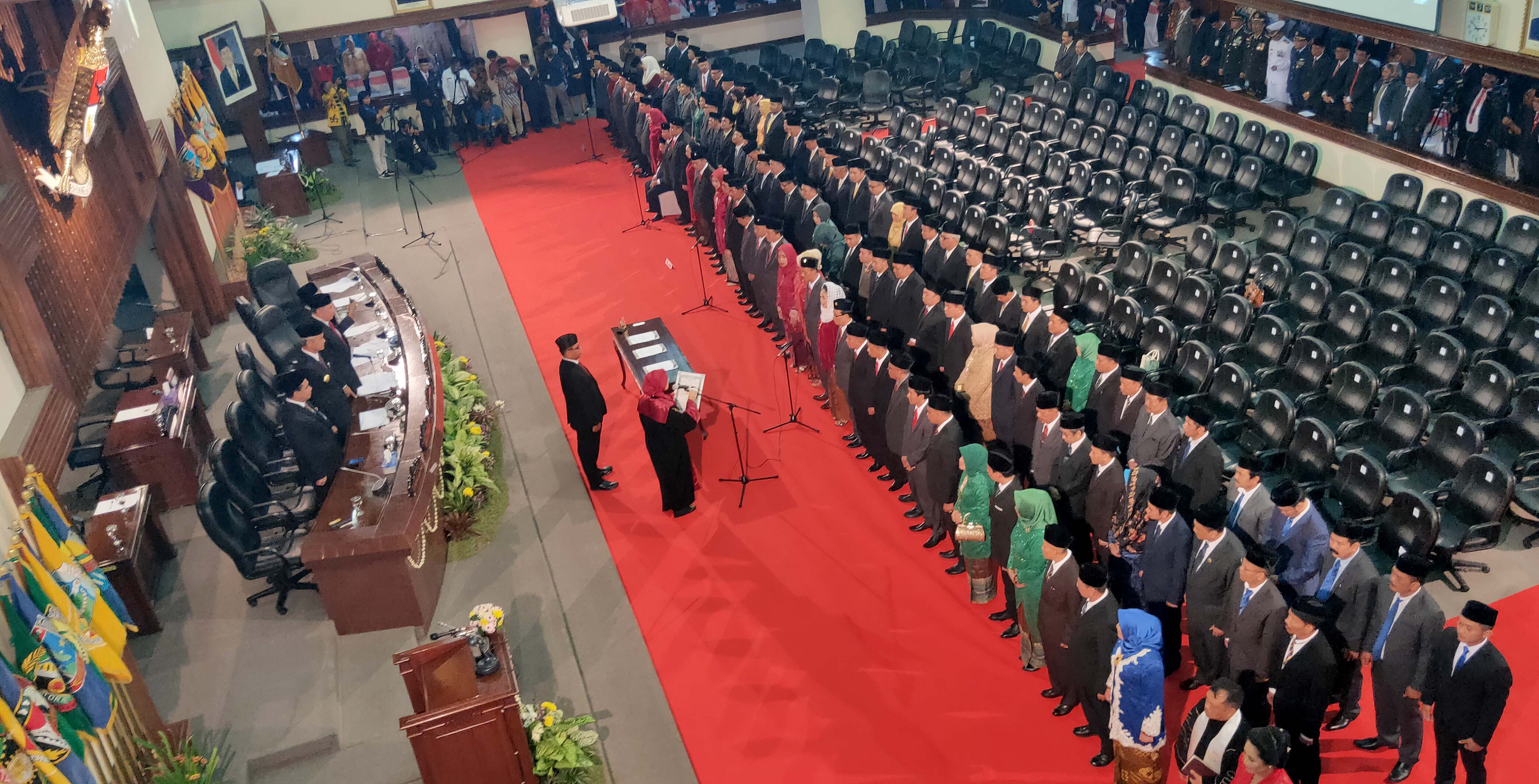 pelantikan-120-anggota-dprd-jawa-tengah-2019-2024_20190903_202612.jpg