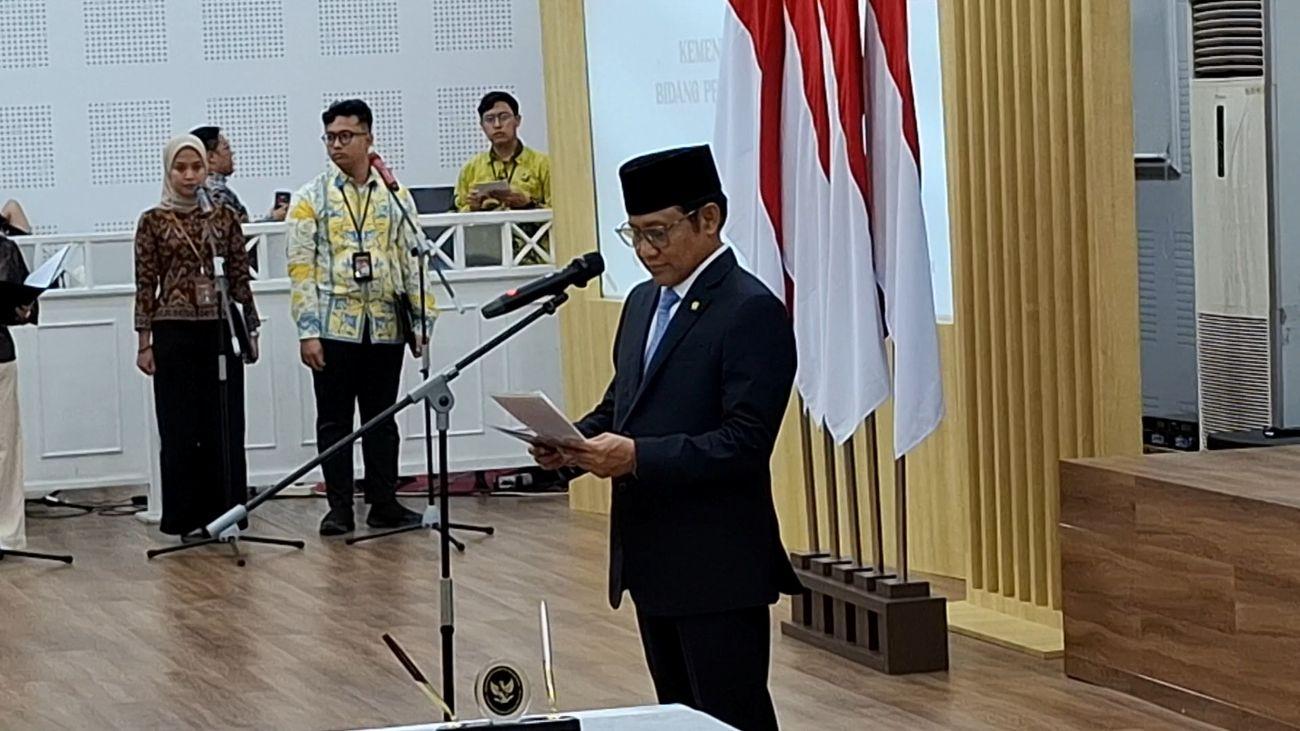 Menko PM Cak Imin Lantik Dirut BPJS Kesehatan Baru Purnawirawan TNI Prihati Pujiwaskito 