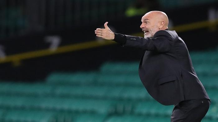 pelatih-ac-milan-stefano-pioli-memberi-isyarat-selama-pertandingan-lawan-celtic.jpg