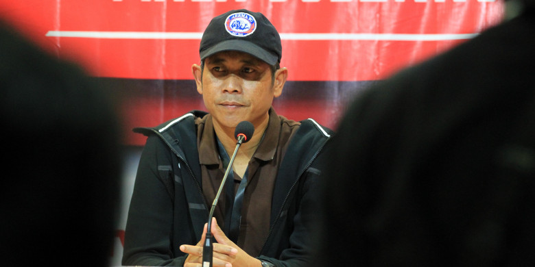 pelatih-arema-fc-joko-susilo_20180227_120712.jpg