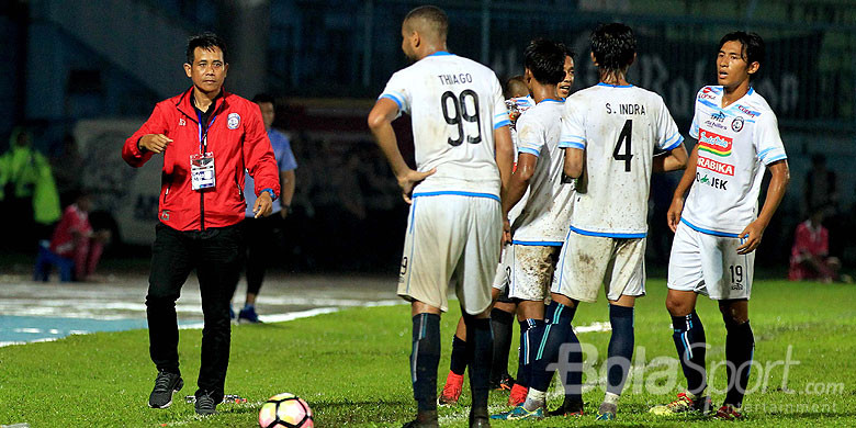 pelatih-arema-fc-joko-susilo_20180304_183820.jpg