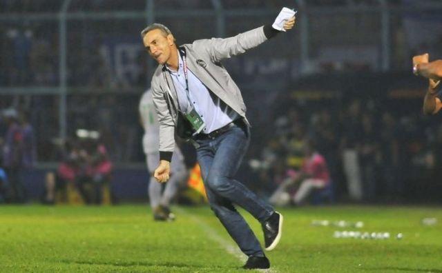 pelatih-arema-fc-milomir-seslija-menari.jpg