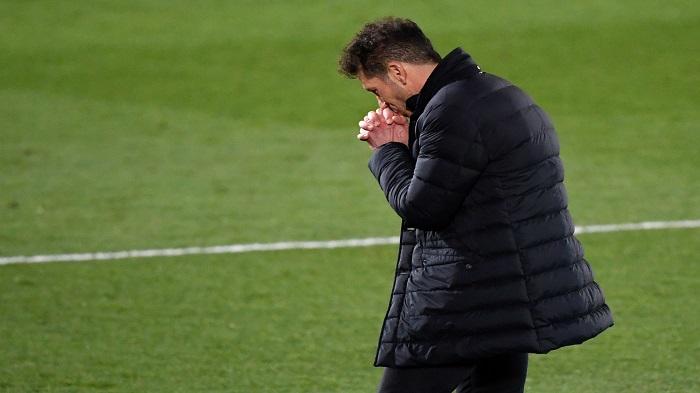 pelatih-atletico-madrid-diego-simeone-mengekspresikan-kekecewaan-setelah-kalah-dari-real-madrid.jpg