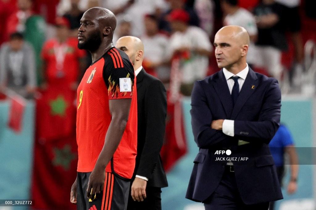 pelatih-belgia-roberto-martinez-kanan-menyaksikan-para-pemainnya-dari-pinggir-lapangan.jpg