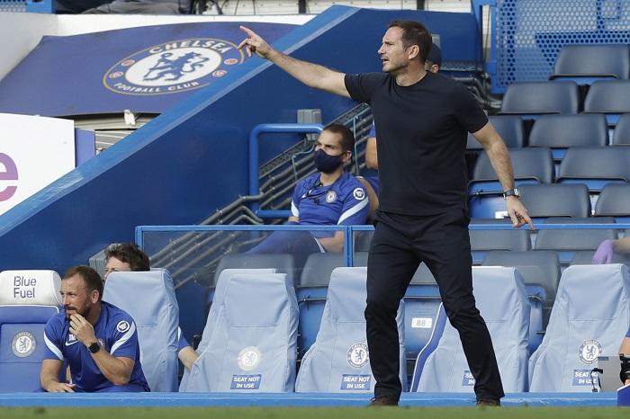 pelatih-kepala-chelsea-inggris-frank-lampard-memberi-isyarat-selama-pertandingan.jpg