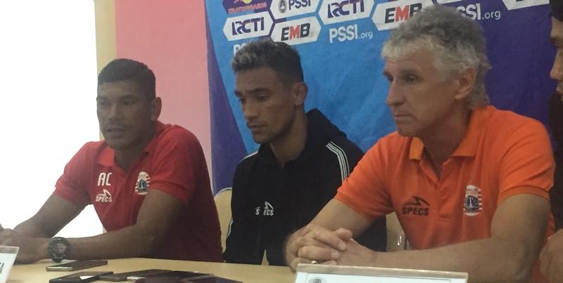 pelatih-kepala-persija-jakarta-ivan-kolev-dan-pemainnya-bruno-matos.jpg